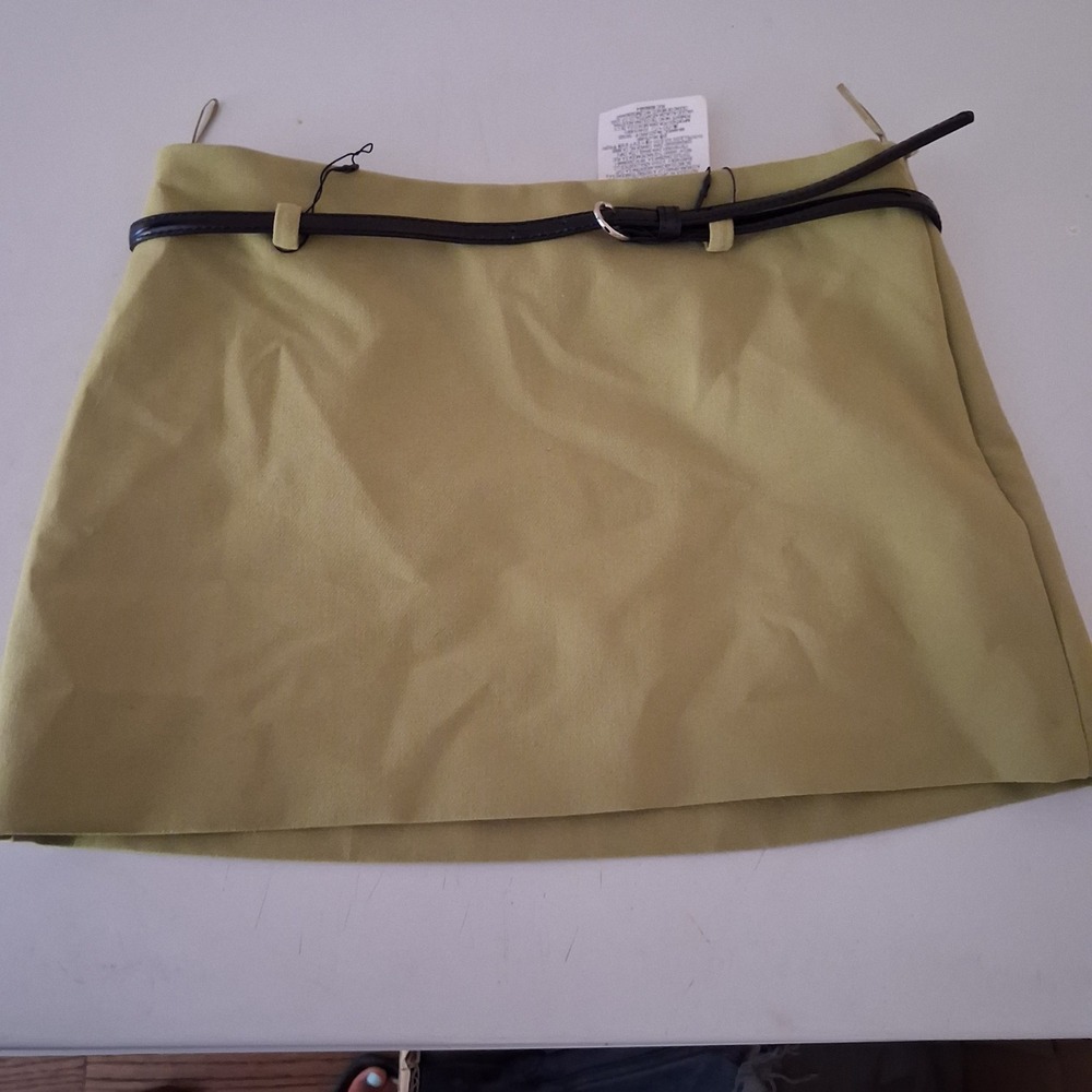 Zara Women Chartreuse Green Mini Skirt with Slim Black Belt Size Small A-Line